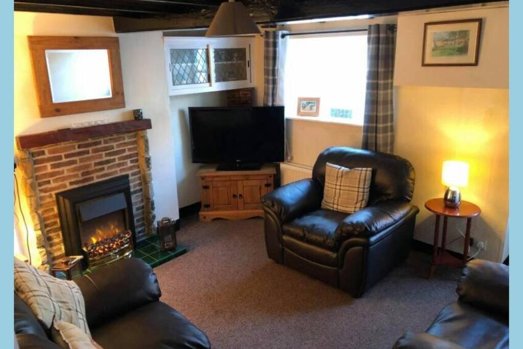Mena Cottage, Cosy Country And Quaint. Holiday home