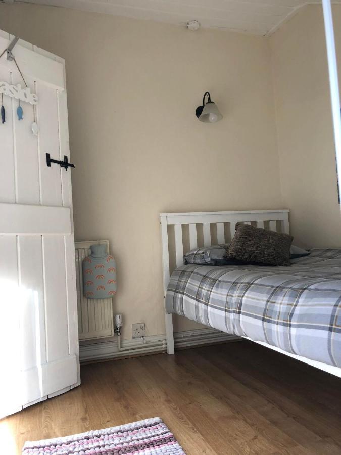 Mena Cottage, Cosy Country And Quaint. Holiday home